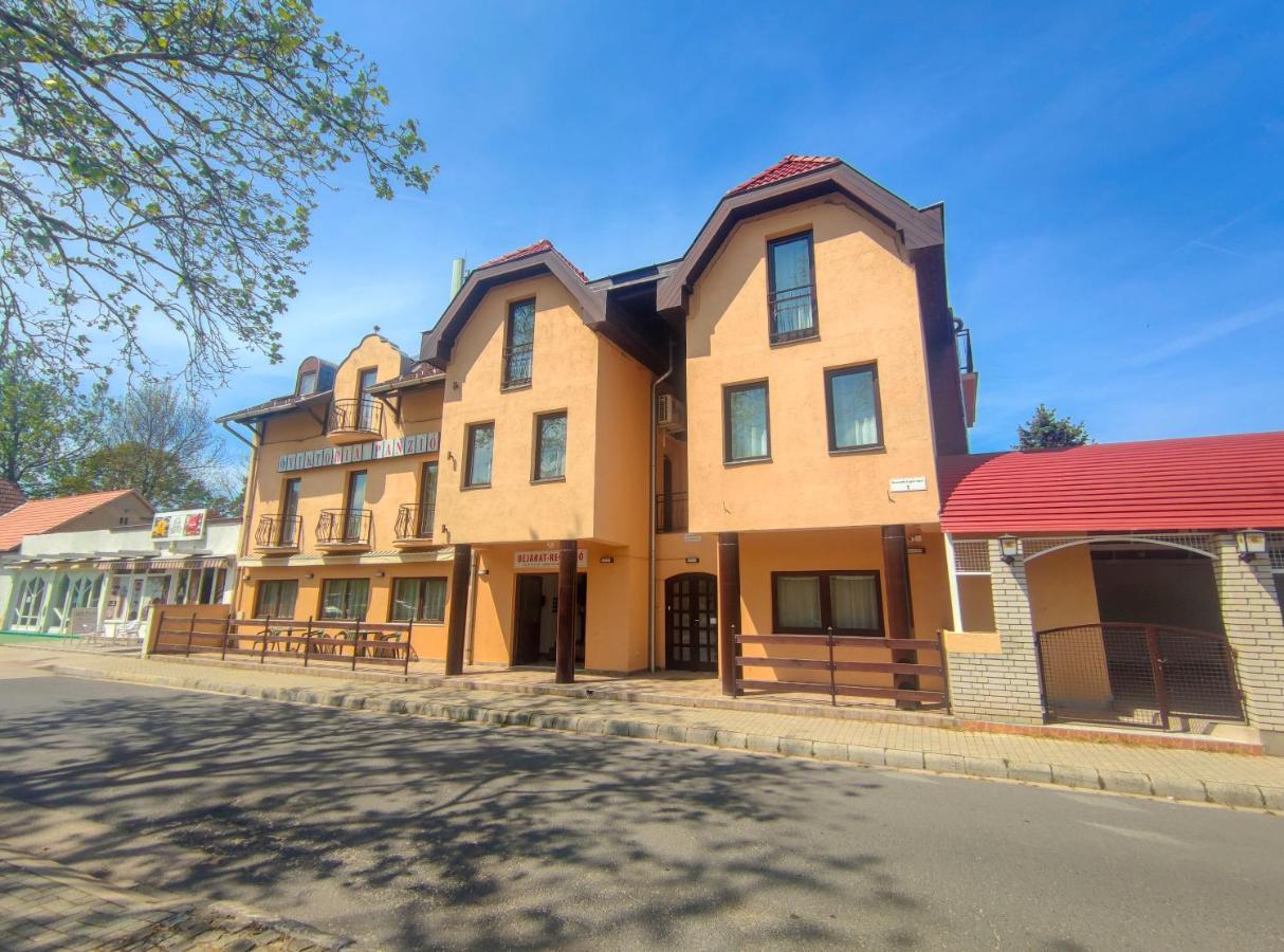 Hotel Viktória Panzió Zamárdi Exterior foto
