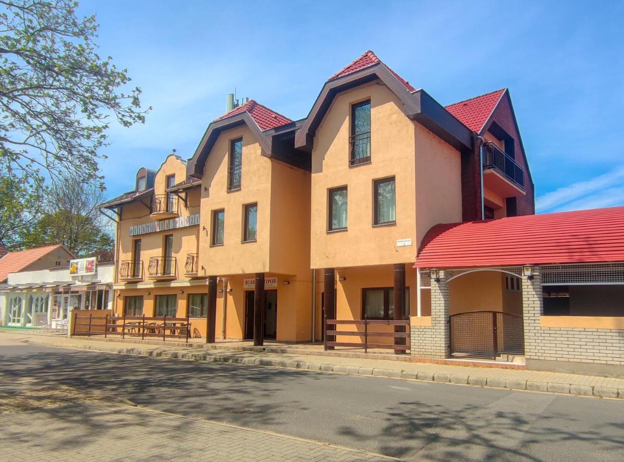 Hotel Viktória Panzió Zamárdi Exterior foto